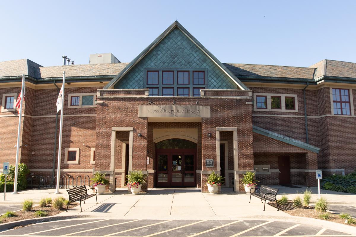 Photo of the north entrance of the Flossmoor Library